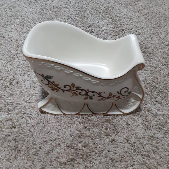 Amazon.com | Mikasa Holly Sleigh Centerpiece Christmas Bowl  Christmas Mikasa Holly Sleigh Centerpiece NEW